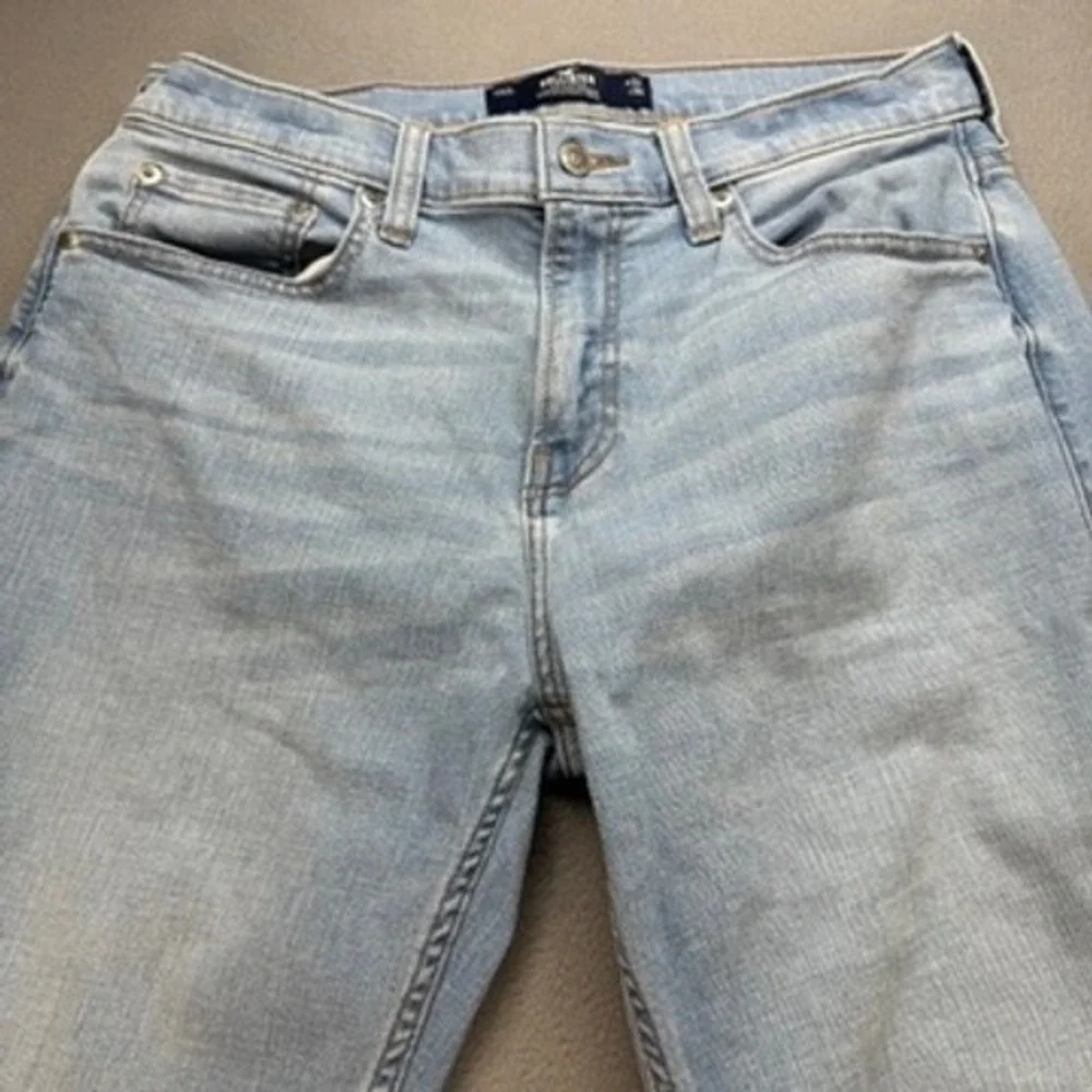 Hollister Athletic Slim Straight Jeans Mens 32x34 (FIT 32x32) Light Wash Denim